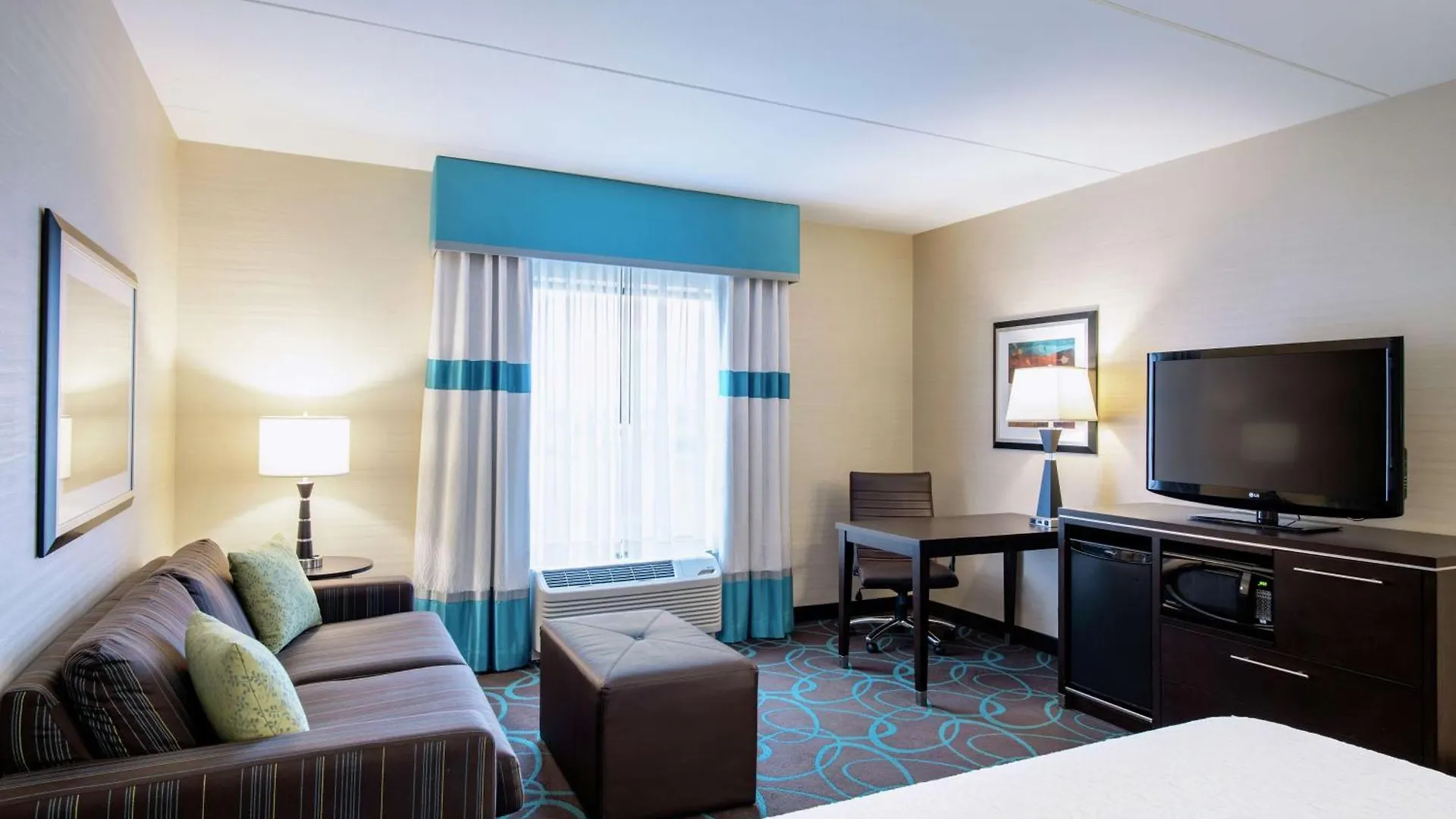 Hampton Inn By Hilton Winnipeg Hotel